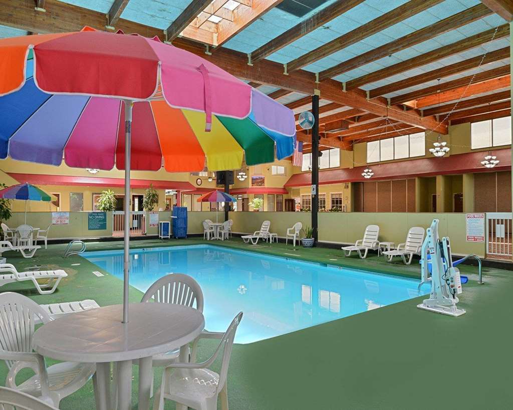 Quality Inn Трінідад Зручності фото